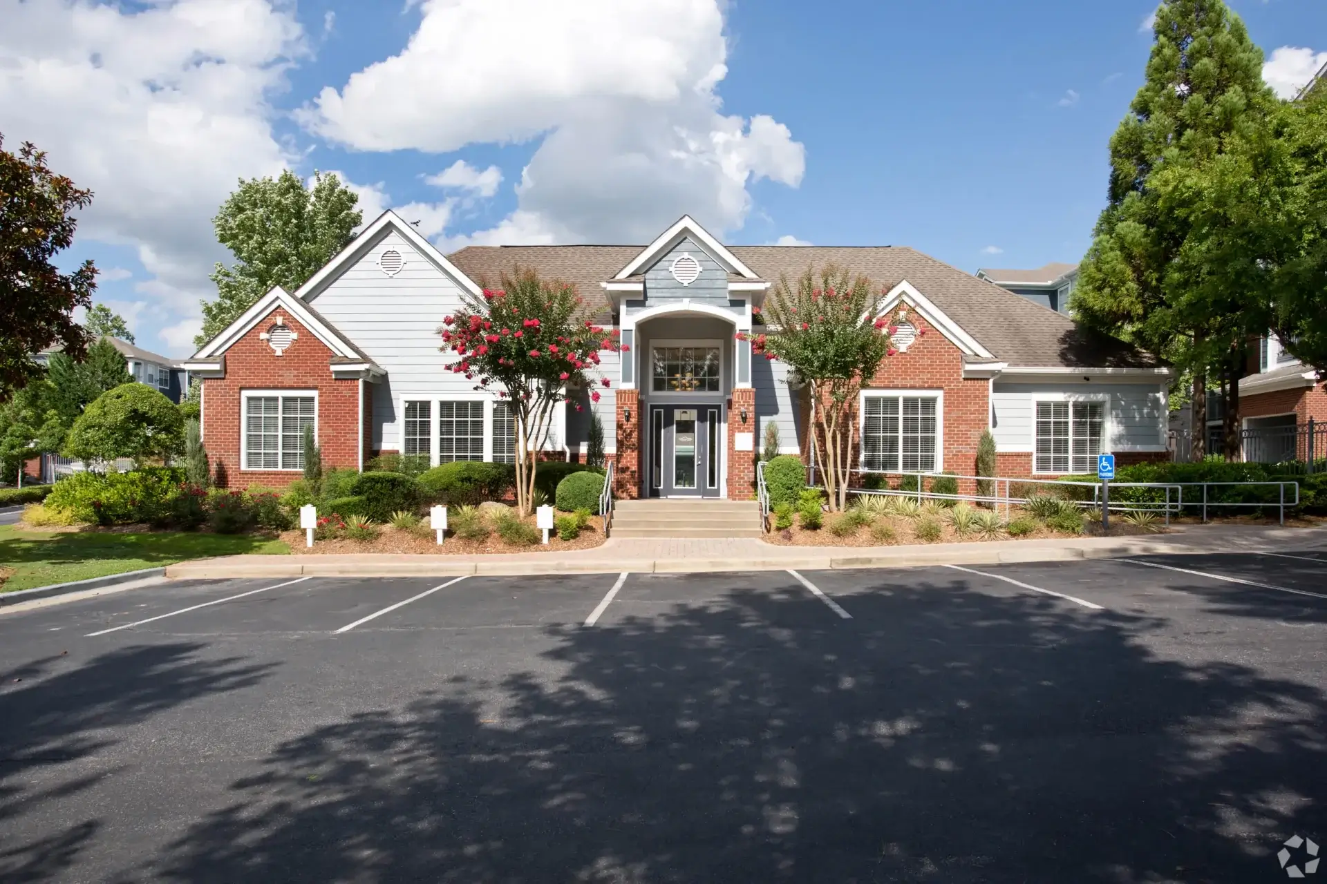 overlook-ridge-clubhosue-exterior