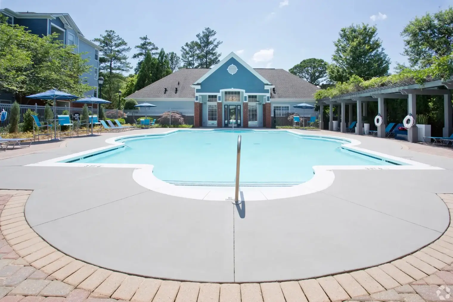 overlook-ridge-pool-clubhouse